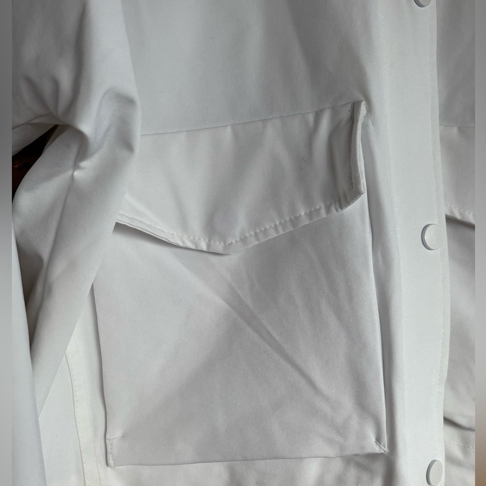 Abercrombie & Fitch Women’s White Hooded zip front Jacket water resistant Medium - Picture 2 of 8